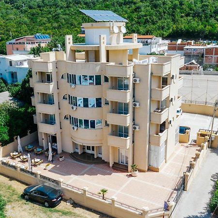 Hotel Dana Canj Exterior photo