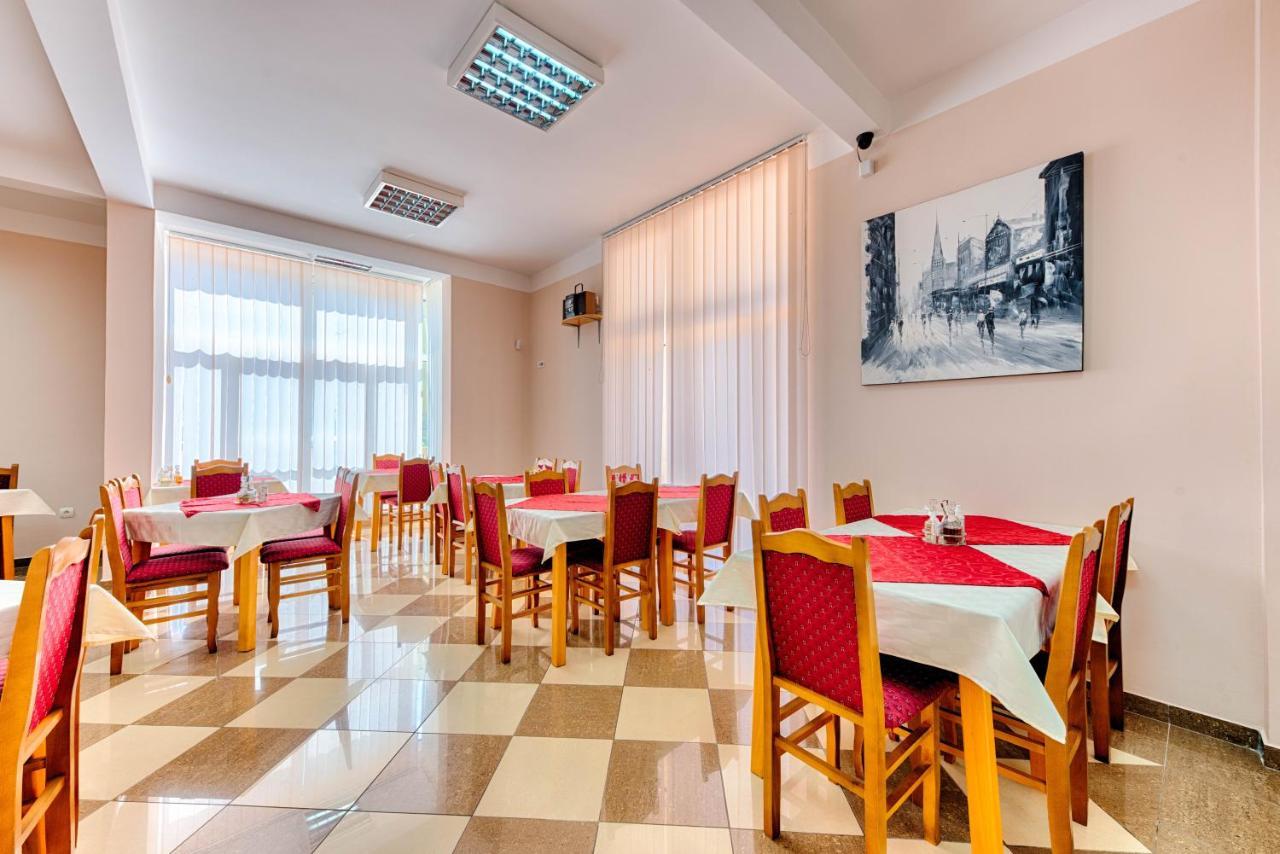 Hotel Dana Canj Exterior photo